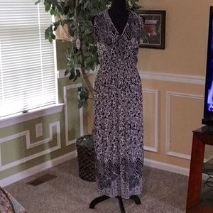 Like New Sun Fashions Black and White Maxi Dress. Size Small.